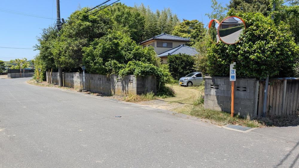 現場の写真2:カーブミラーの異常(角度調整、割れ、破損など)