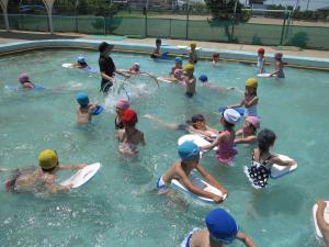 水遊び(みのり幼稚園)