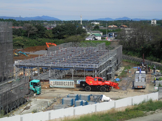 h270911＿公用車車庫・防災倉庫棟全景