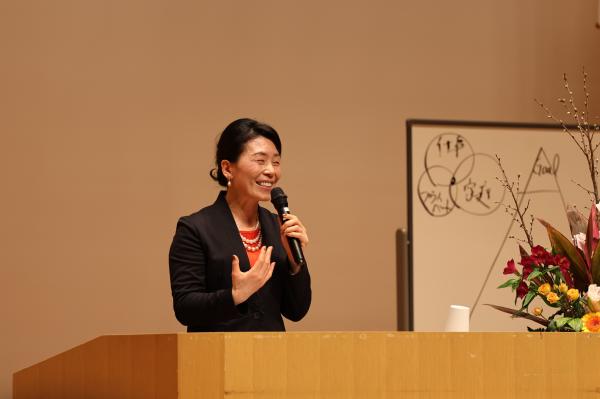 講師